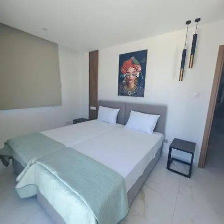 Iolena Seaview Apartament *
